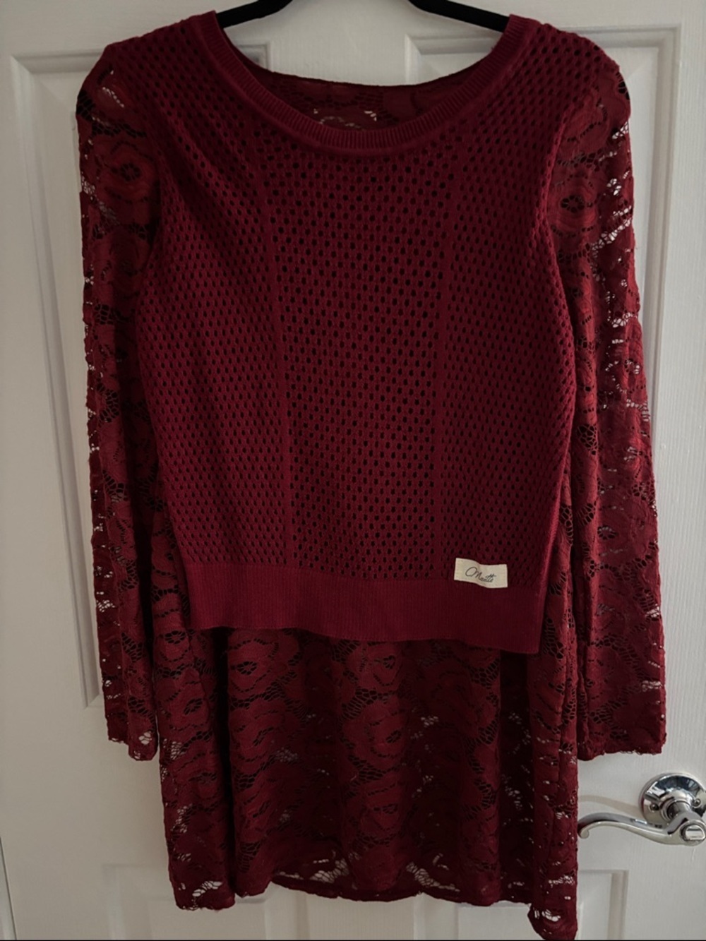 Women's Lace-Sleeve Scoop Neck Sweater in Burgundy